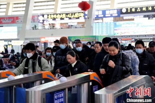 青海今年春节假期发送旅客同比增长超六成 加开列车疏解进疆旅客